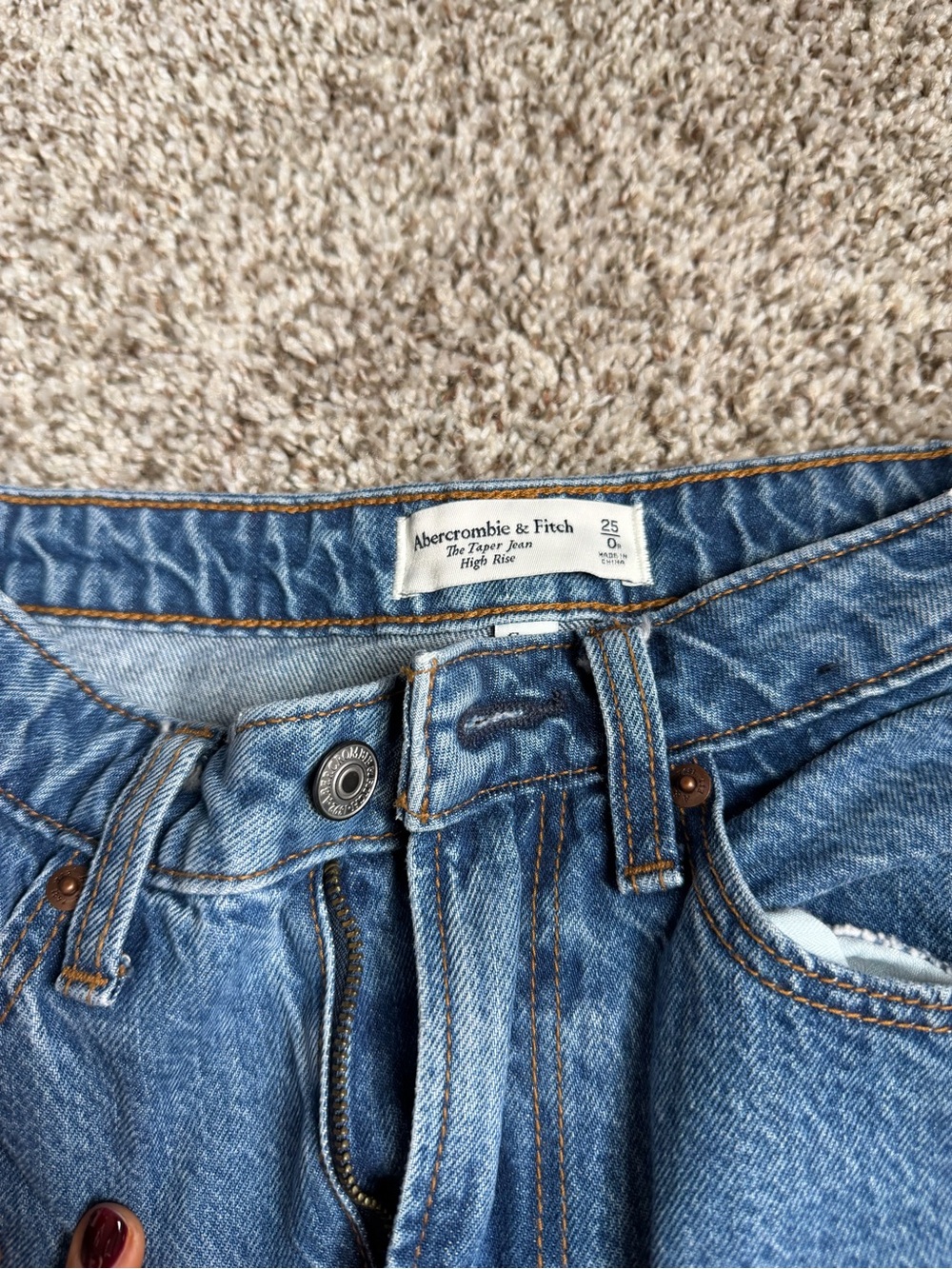 Abercrombie & Fitch High-Rise Taper Jeans - Light Blue Denim
